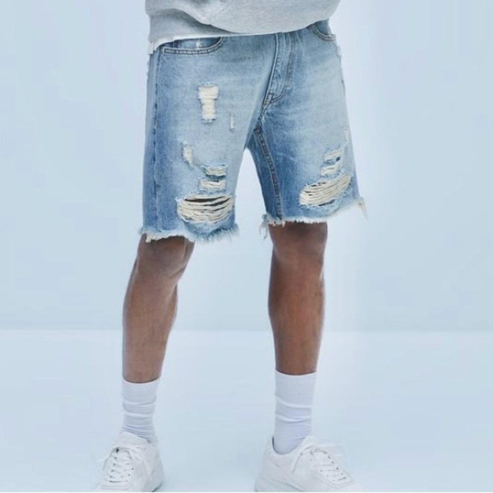 ZARA Distressed Denim Shorts  32